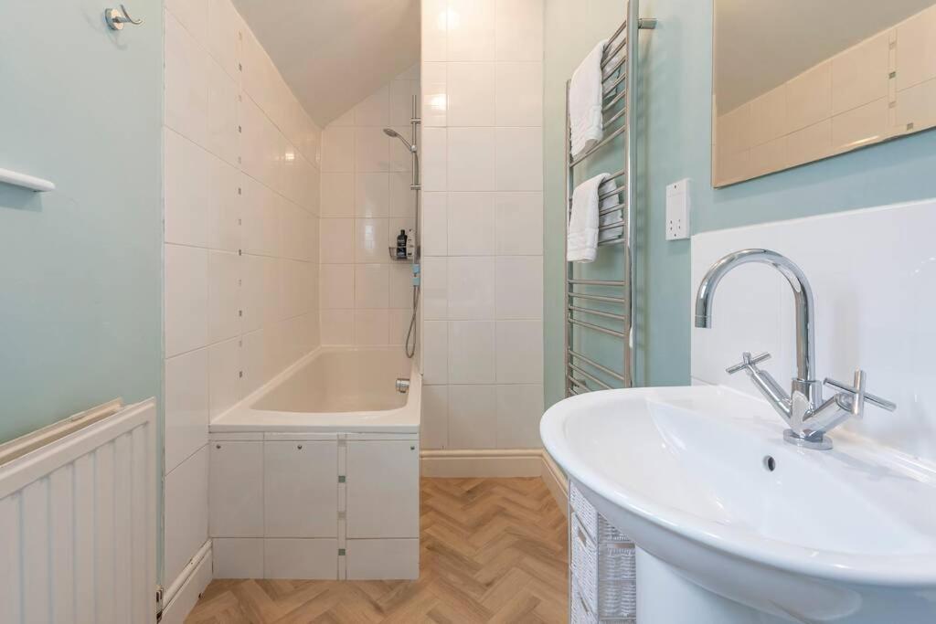 Spacious House - 2 Double Rooms - Street Parking - Garden Bath Exterior foto
